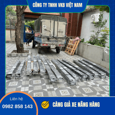 Càng giả xe nâng hàng là phụ kiện lắp thêm giúp mở rộng chiều dài và khả năng làm việc của càng xe nâng nguyên bản