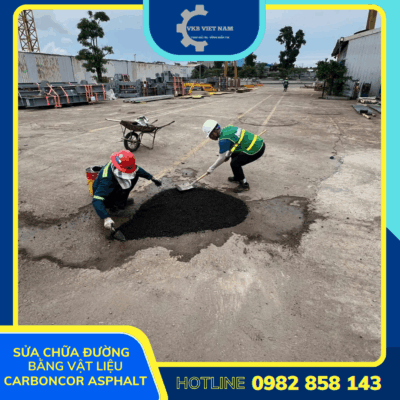 Vá ổ gà trên đường là giải pháp cần thiết nhằm khắc phục nhanh tình trạng mặt đường hư hỏng, đảm bảo an toàn cho phương tiện và người tham gia giao thôn